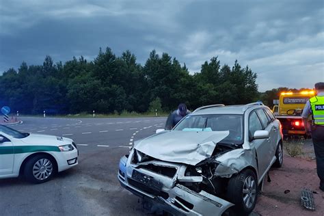 avarija su automobiliu griovyje