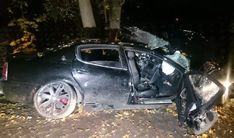 Sunkiai sumaitotas automobilis po avarijos