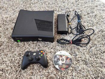 Xbox 360 Slim konsolė su priedais