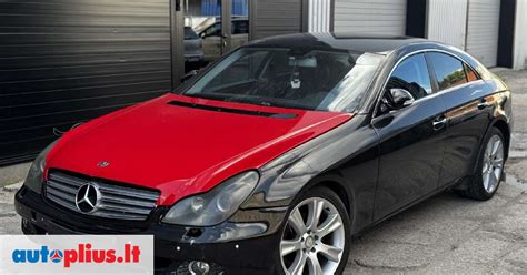 CLS AMG automobilis su blizgančiais ratlankiais
