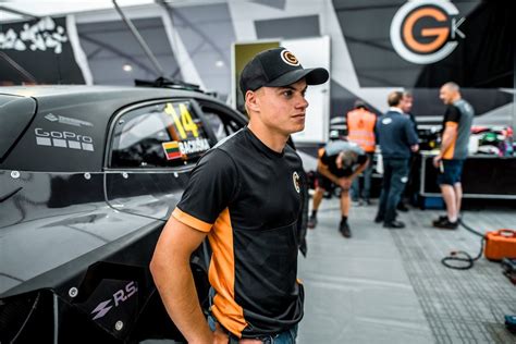 Rokas Baciuška prie Renault Megane RSRX