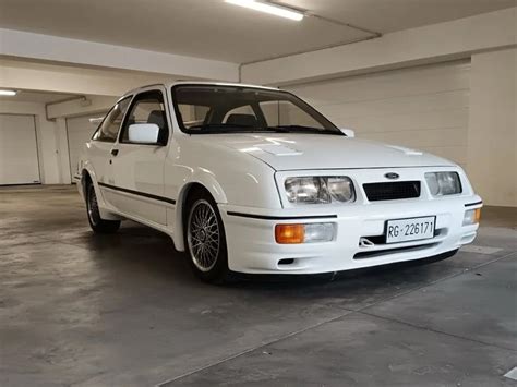 Ford Sierra interjeras su vairuotojui pasukta panele