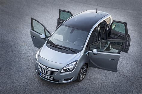 Opel Meriva B su atidarytomis FlexDoors durimis