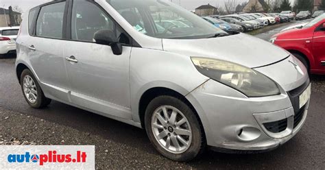 Nuotrauka, vaizduojanti Renault Scenic variklio skyrių