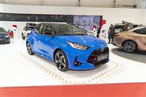Toyota Yaris XP210 interjeras ir vairuotojo pagalbos sistemos