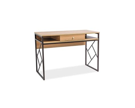 advokato darbo stalas su dokumentais ir svarstyklėmis