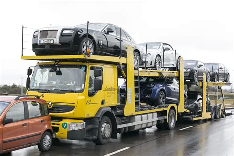 Autovežis gabenantis automobilius