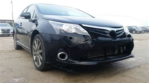 Toyota Avensis kėbulo remontas po avarijos