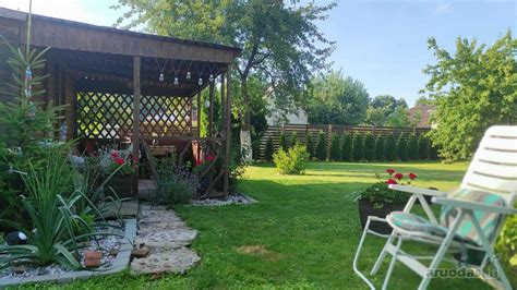 Skirtingi Volvo SUV modeliai šalia vienas kito