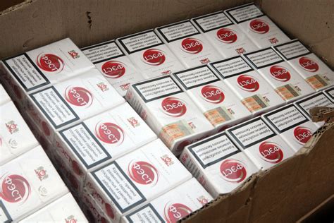 Nuotrauka su kontrabandinėmis cigaretėmis