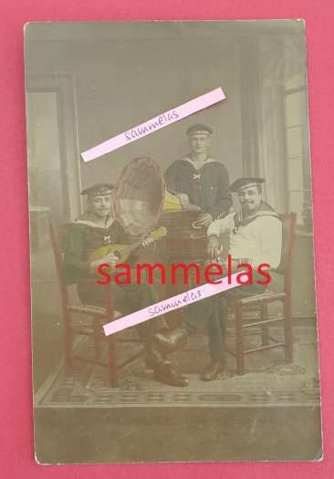 Istorinė nuotrauka su pirmuoju gramofonu