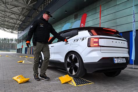 Automobilis blokuoja išvažiavimą