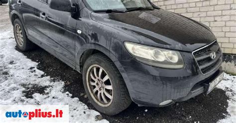 Hyundai Santa Fe priekinė dalis su H formos LED žibintais