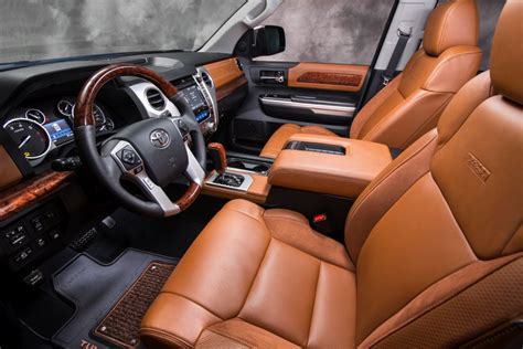Toyota Tundra III interjeras
