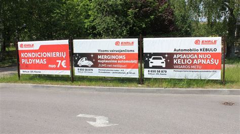 Įvairių dydžių ir formų reklaminiai tentai lauko sąlygomis