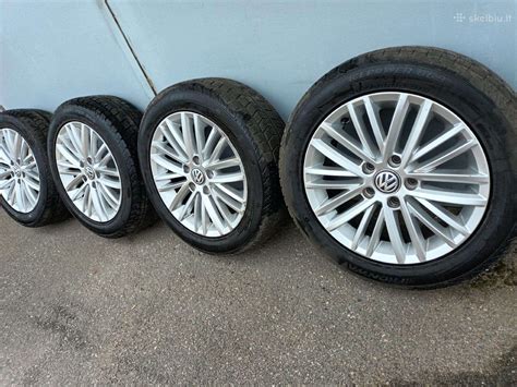 Nuotrauka: Įvairių automobilių su lengvojo lydinio ratlankiais