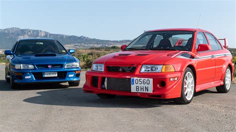 Modernūs ralio automobiliai Mitsubishi Lancer ir Subaru Impreza