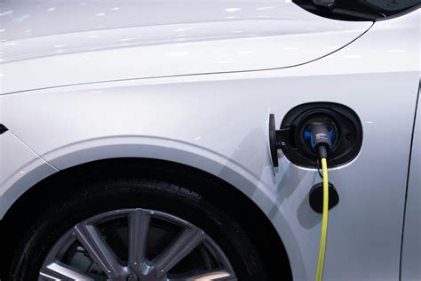 Naujų automobilių kainos ir jų augimo tendencijos