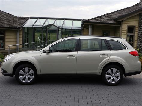 Subaru Outback 2011 ir 2009 m. modelių palyginimas