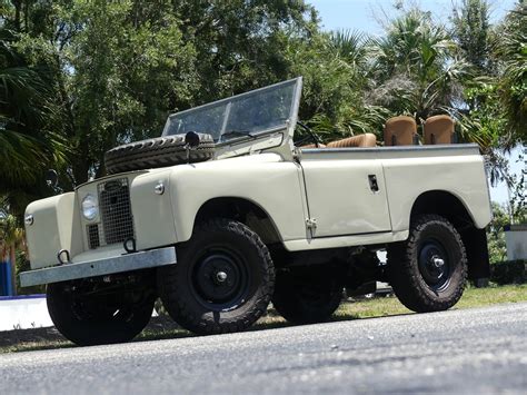 Land Rover Series IIA automobilis