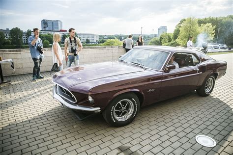 Klasikiniai automobiliai su moderniomis modifikacijomis