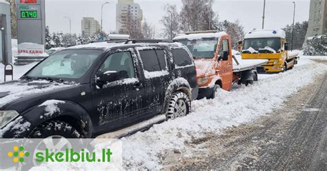 automobilio uzvedimas laidais