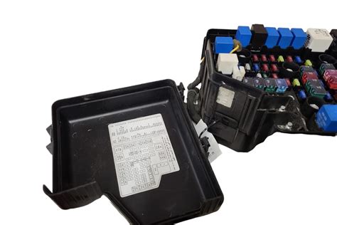 Automobilio saugiklių dėžė