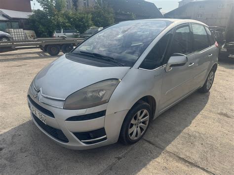 Citroen C4 Picasso variklio skyrius