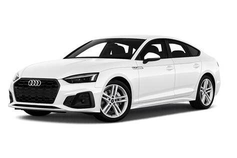 Audi A5 automobilio priekinė dalis su akcentu ant ratų ir vairo mechanizmo